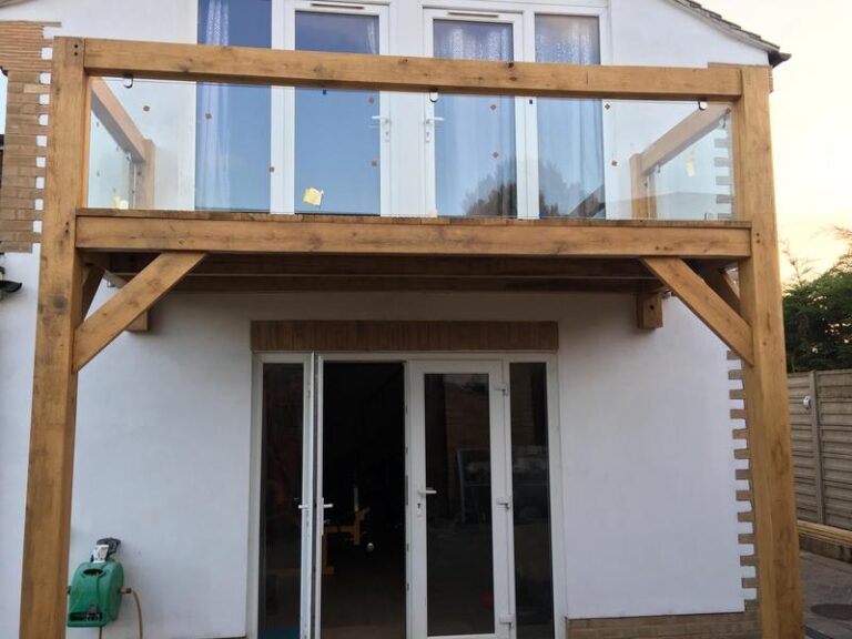 Przewodnik po budowie idealnego balkonu drewnianego krok po kroku