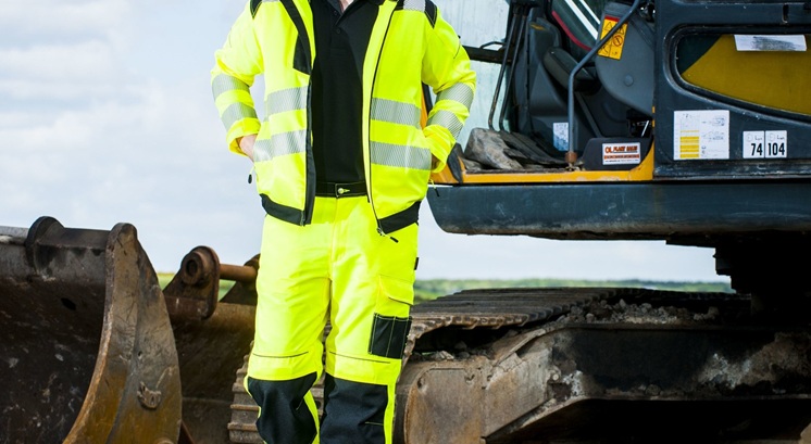 Remont domu bez wpadek: Dlaczego warto zainwestować w porządną odzież roboczą?