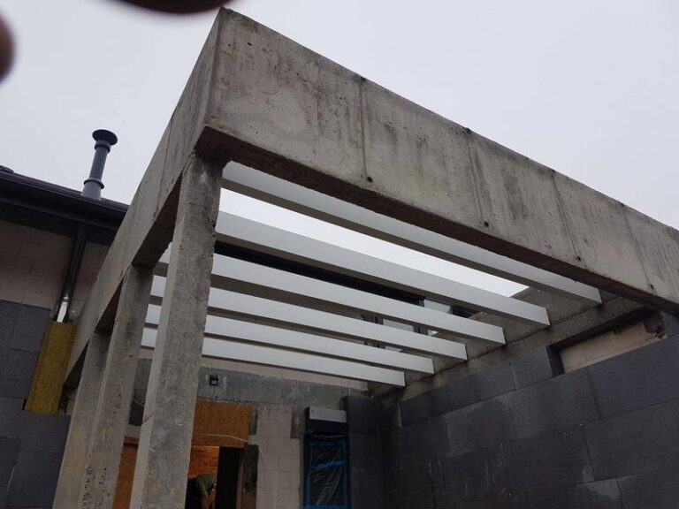 Przewodnik krok po kroku: Jak efektywnie zamontować belkę do elewacji?