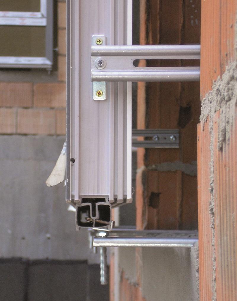 Narzędzia i materiały do montażu okna PCV