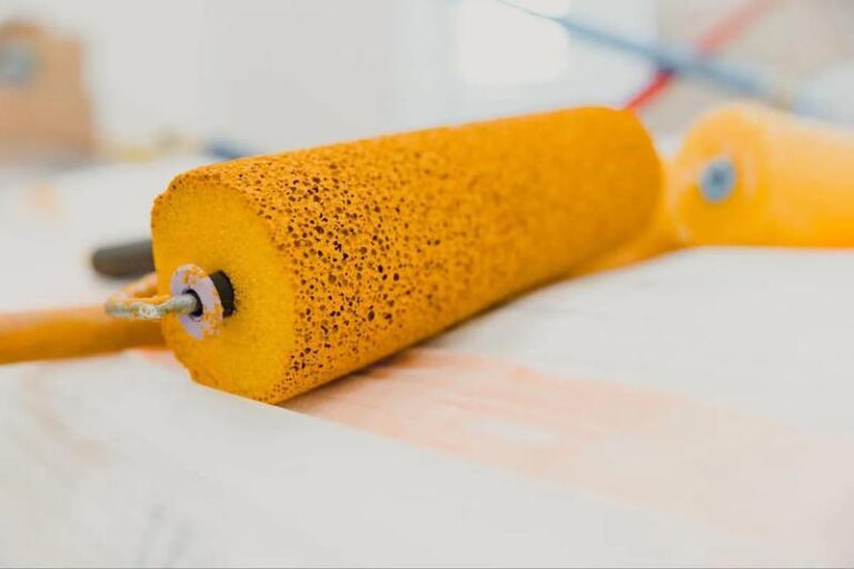 Jak wybrać idealny wałek do farby z brokatem?