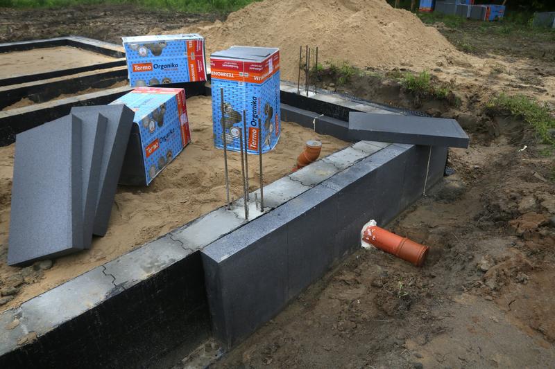 Ocieplanie fundamentów pianką – klucz do energooszczędności Twojego domu