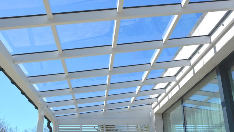 Przewodnik po tym, jak zamontować dach z poliwęglanu krok po kroku