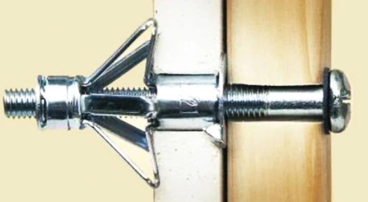 Skuteczne metody na usunięcie kołka molly z ściany