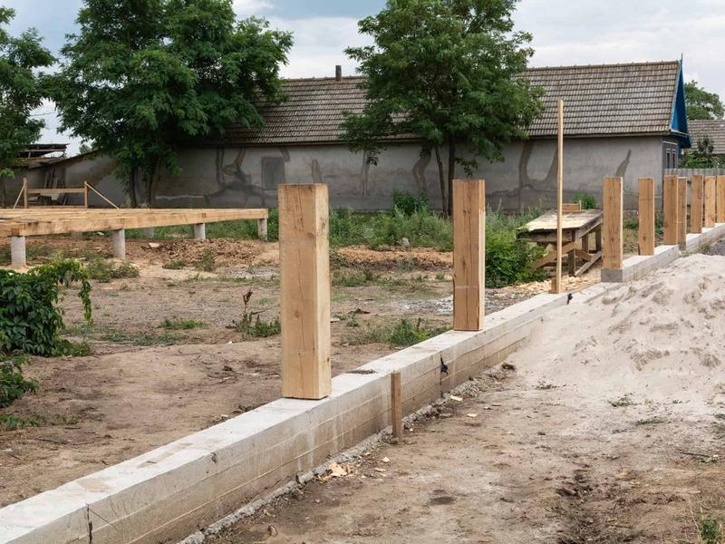 Fundament ogrodzenia betonowego