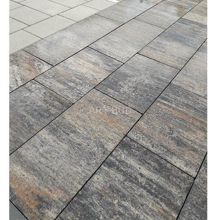 Kamień naturalny wokół domu