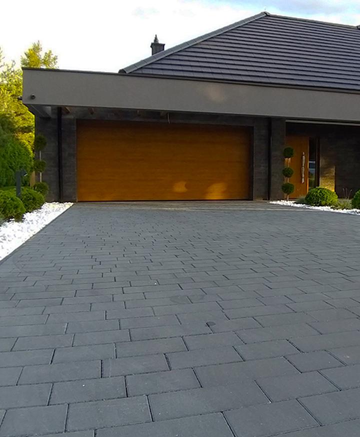 Kostka brukowa w ogrodzie