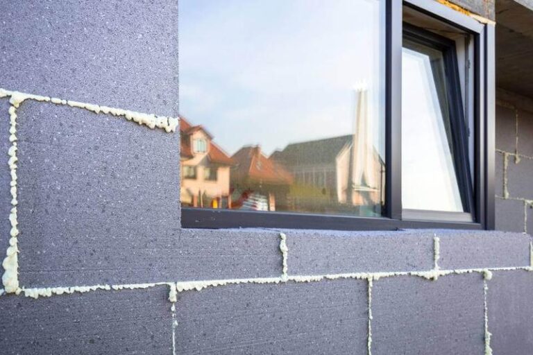 Czy styropian grafitowy wymaga przygotowania przed przyklejeniem? Sprawdź, co musisz wiedzieć!