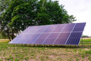 Odkrywamy rzeczywisty koszt budowy elektrowni fotowoltaicznej – co warto wiedzieć?