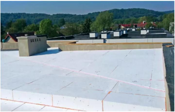 Optymalna grubość styropianu na dach płaski – jak dobrze izolować?