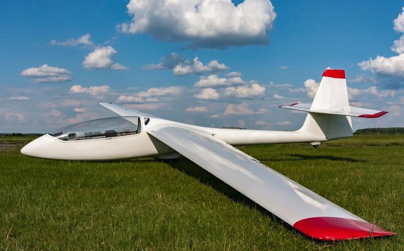 Przewodnik po budowie szybowca – stwórz własne niebo