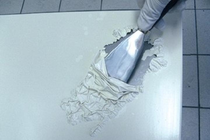 Skuteczne sposoby na pozbycie się farby ze ścian w Twoim domu