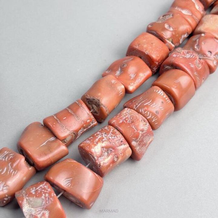 Kolor koralowy w naturze