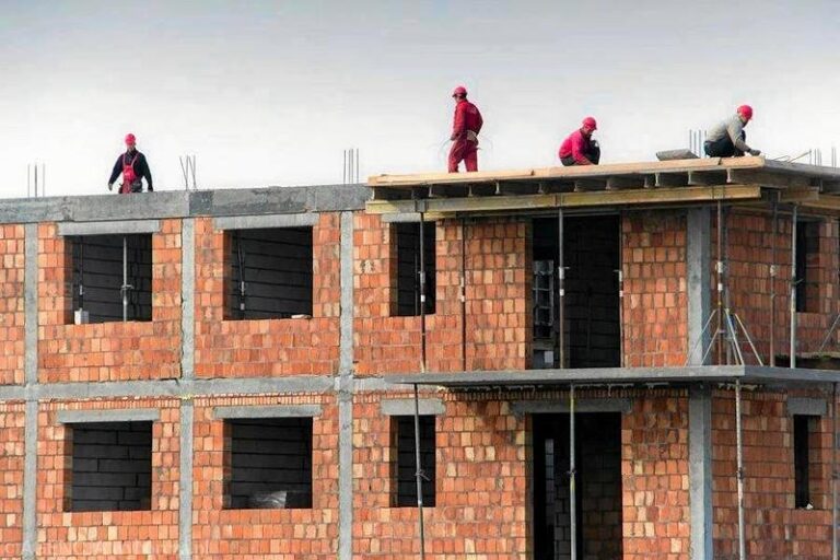 Marzysz o własnym domu? Sprawdź, jak zlecić budowę w Białymstoku!