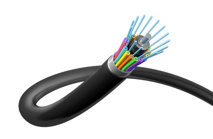 Odkryj, jak jest zbudowany światłowód i dlaczego jest kluczowy dla komunikacji XXI wieku