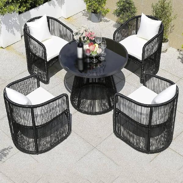 Tani taras w ogrodzie