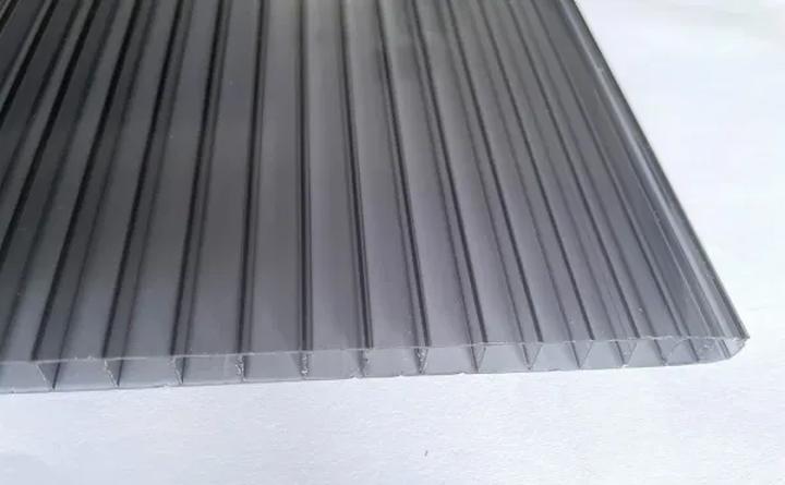 Jak wybrać idealny poliwęglan komorowy na taras?