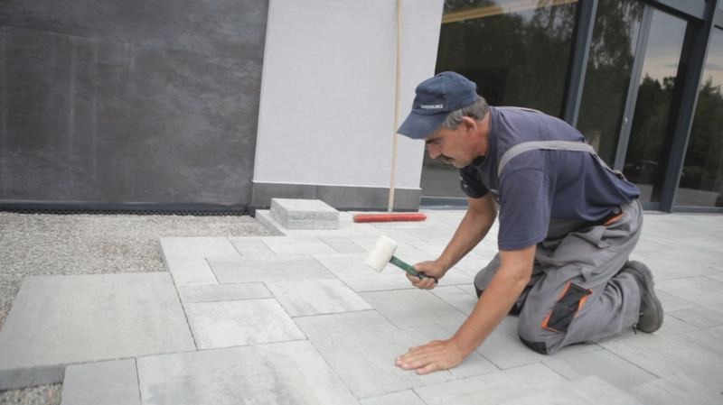 Jak skutecznie zaplanować dylatacje na tarasie, aby uniknąć problemów?