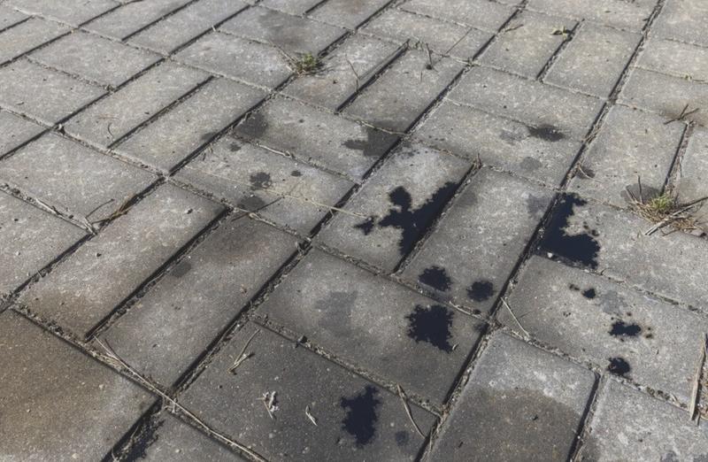 Metody na plamy z kostki brukowej